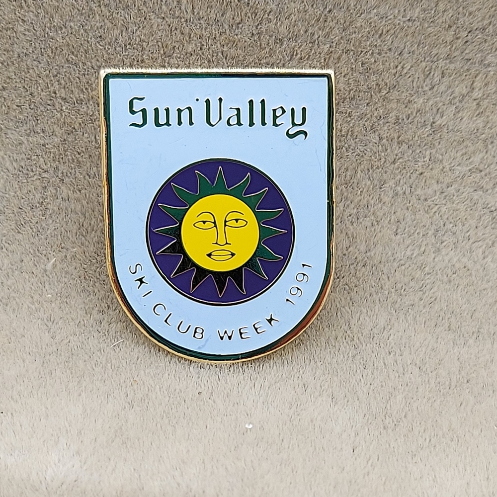 Vintage 1991 Sun Valley Ski Club Week  Lapel Pin